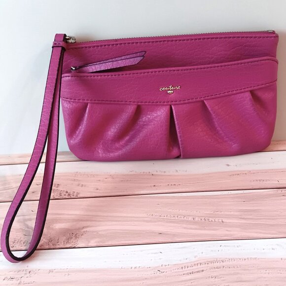NWOT 🖤 JUICY COUTURE FUCHSIA WRISTLET BAG 🖤 Adorable! - Picture 1 of 5